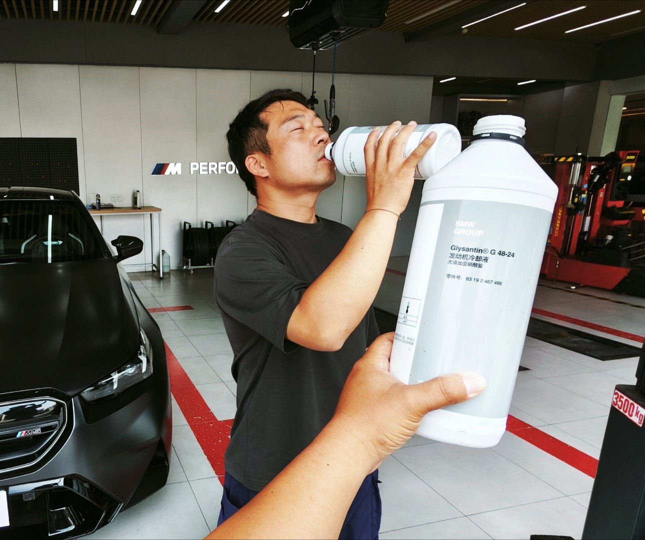 宝马M5 G90底盘解析启动，店总称高温推迟拍摄