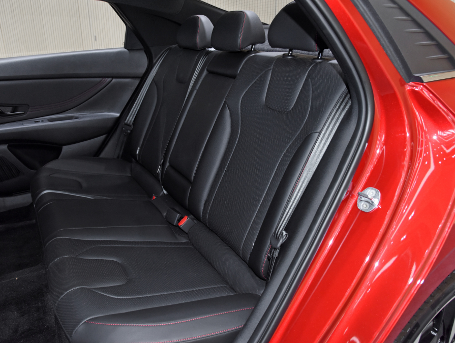 大空间合资家轿如何选?现代伊兰特对比丰田凌尚