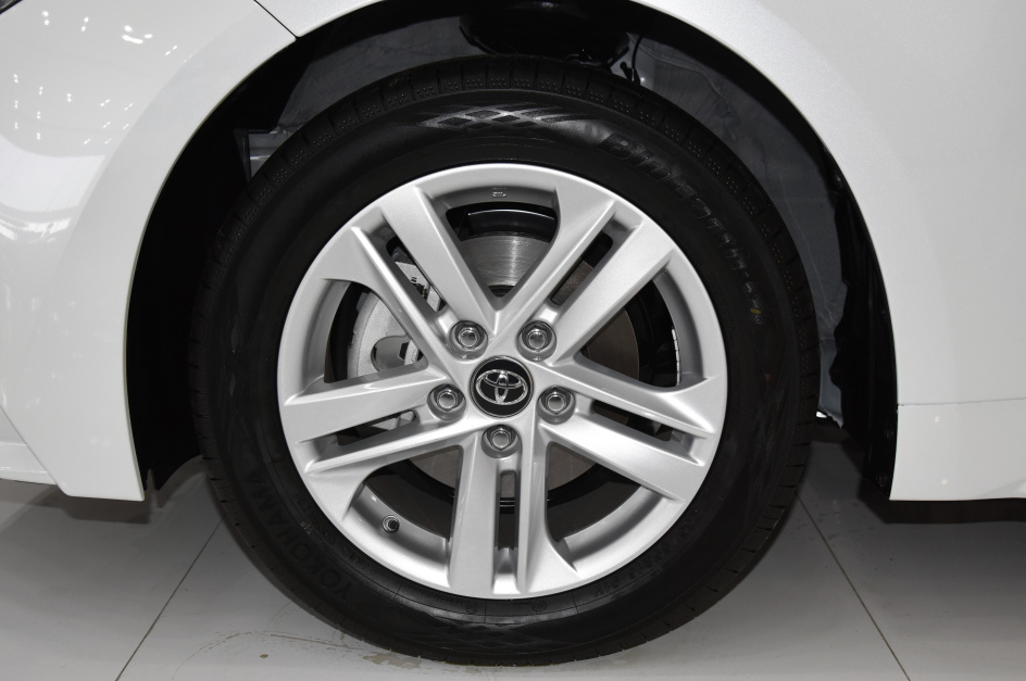 同品牌同定位同价格,卡罗拉与雷凌到底应该怎么选?