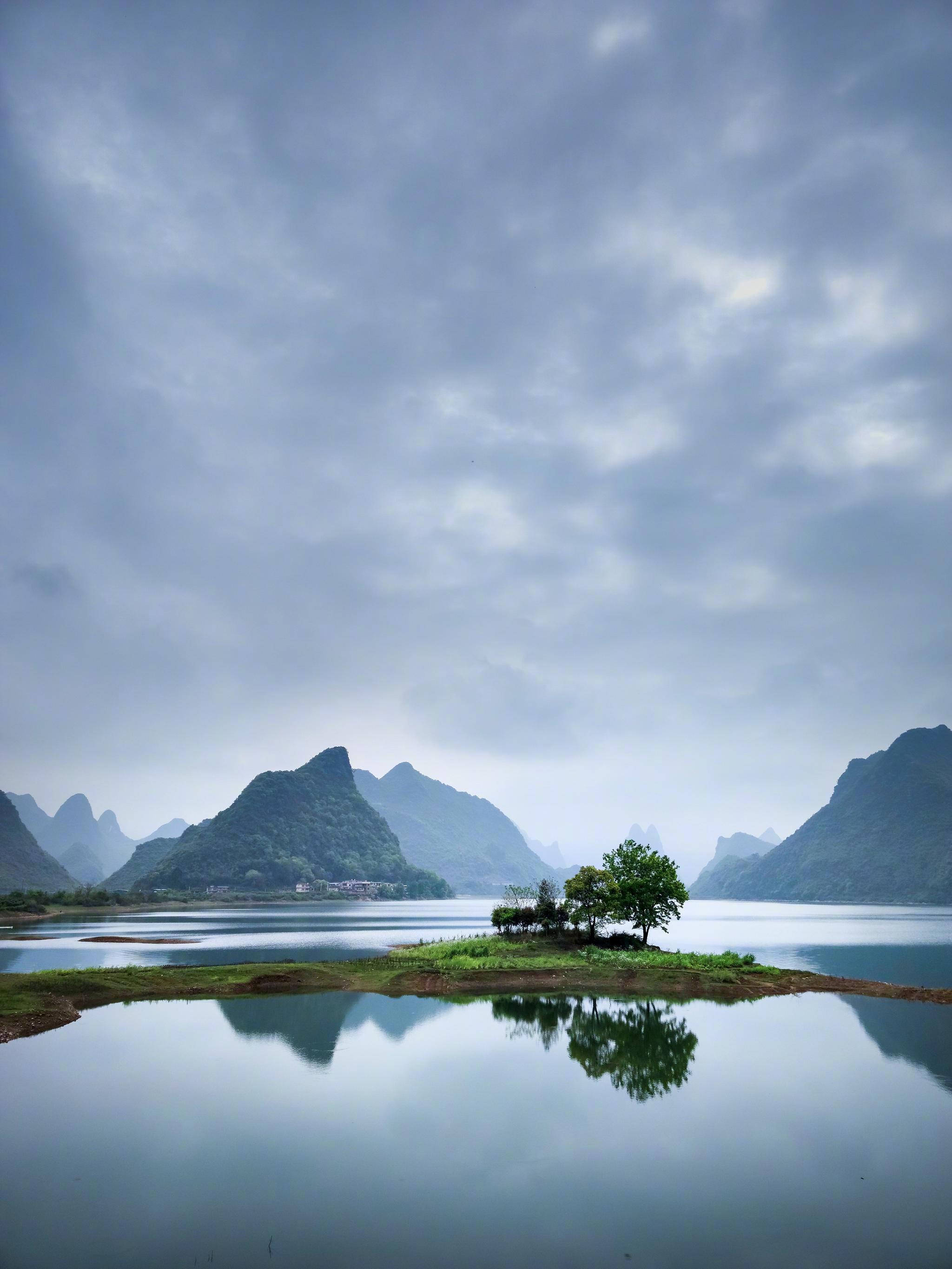 小米10 pro拍的桂林山水,美得像是仙境.(图@桂林落霞
