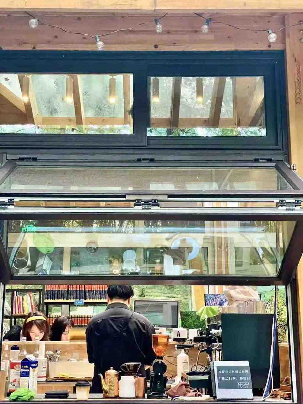 藏在迷雾森林里的“童话木屋”,小心精灵出没!休闲区蓝鸢梦想 - Www.slyday.coM 藏在迷雾森林里的“童话木屋”,小心精灵出没!休闲区蓝鸢梦想 - Www.slyday.coM