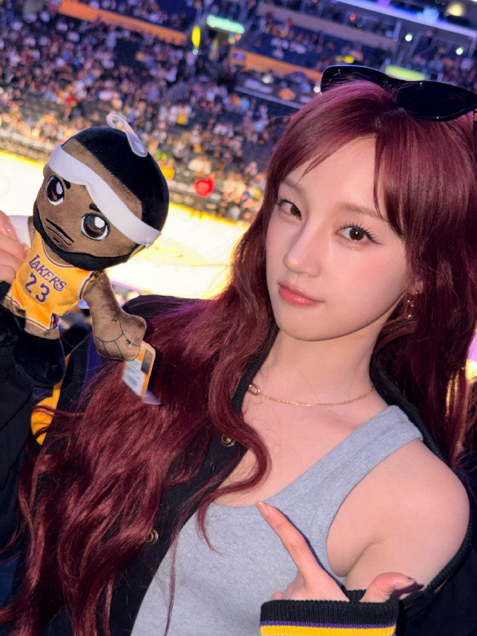 宋雨琦追星也买娃娃哈哈哈