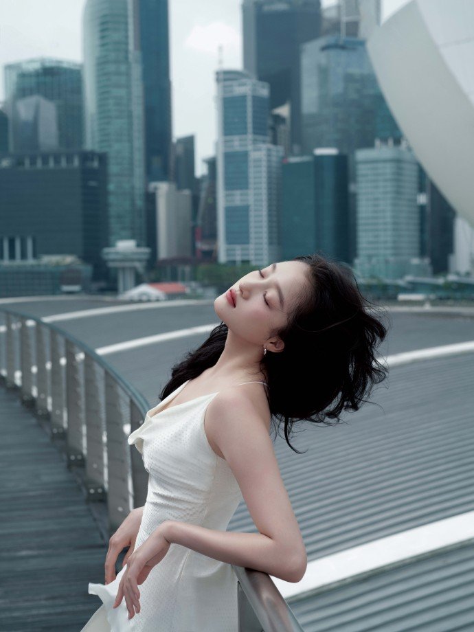 关晓彤好一朵纯白茉莉花~~！美鼠啦