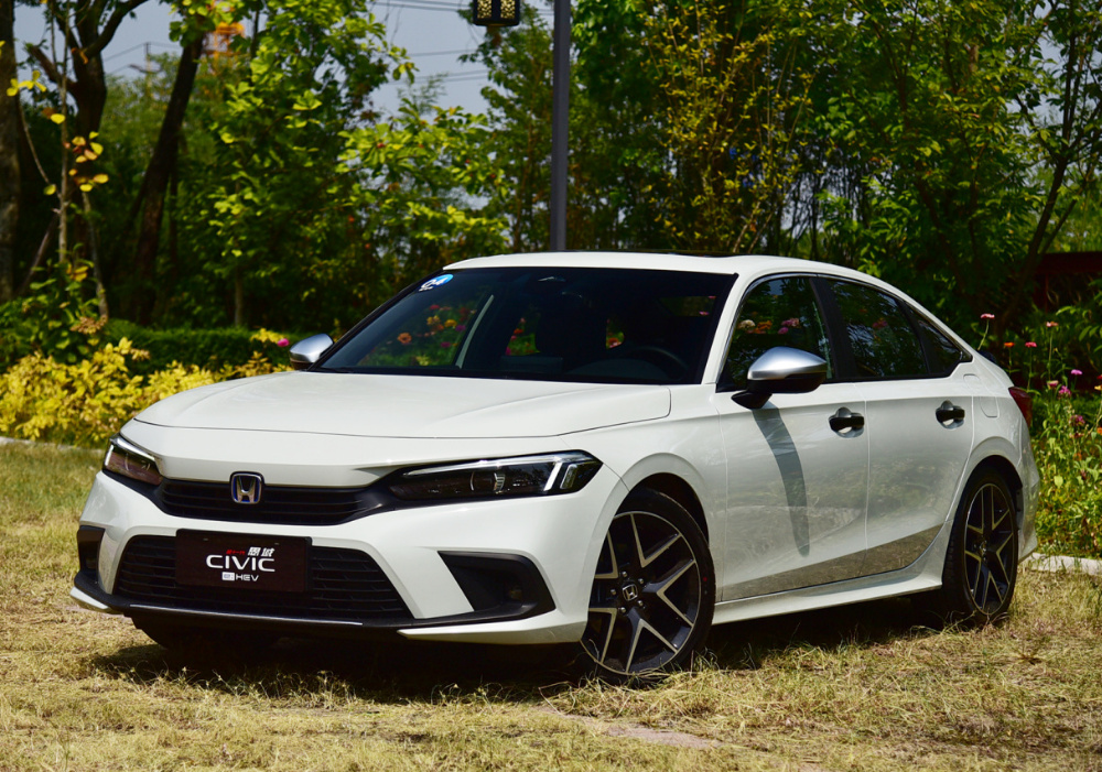 年轻人的新选择!比亚迪秦PLUS DM-i对比本田思域e:HEV