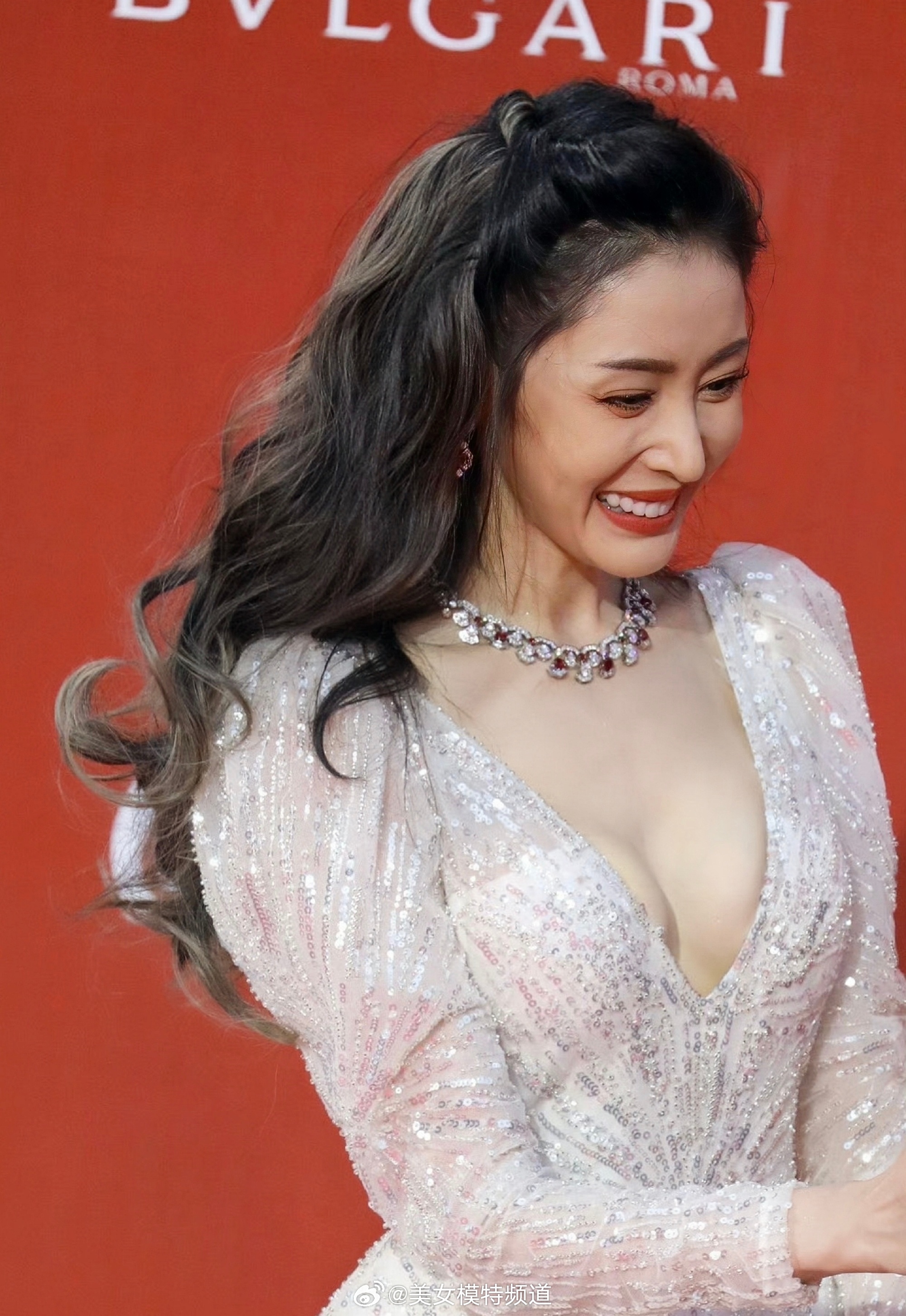 张天爱白色礼服裙红毯造型