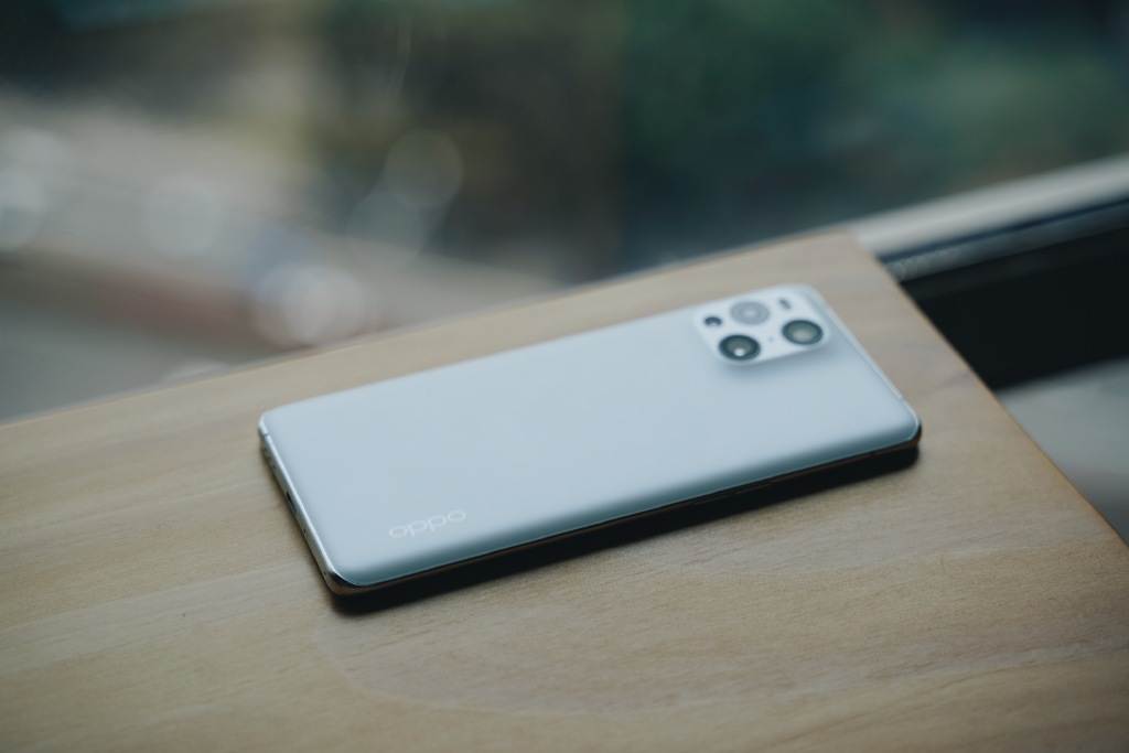 oppofindx3白色,oppofindx3颜色 第一眼看到凝白色的oppo find x3 pro,就喜欢上了它.
