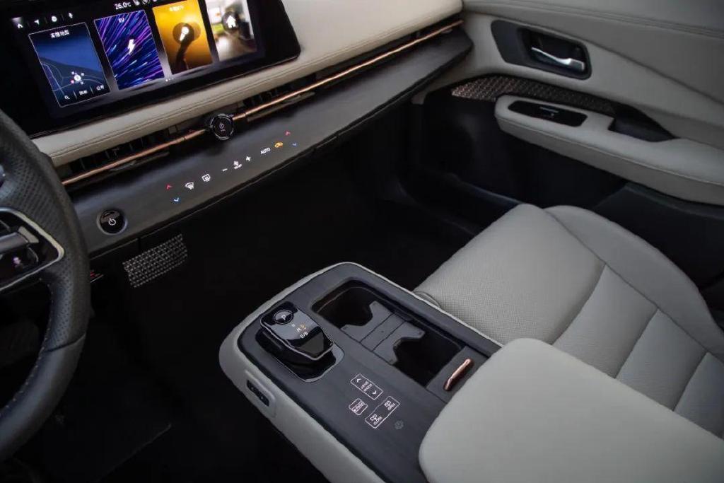 同级最舒适?“沙发厂”的这台新车,连扶手都是电动的!休闲区蓝鸢梦想 - Www.slyday.coM 同级最舒适?“沙发厂”的这台新车,连扶手都是电动的!休闲区蓝鸢梦想 - Www.slyday.coM