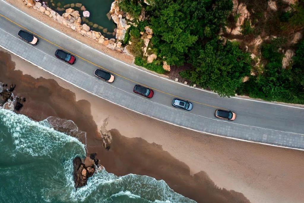 同级最舒适?“沙发厂”的这台新车,连扶手都是电动的!休闲区蓝鸢梦想 - Www.slyday.coM 同级最舒适?“沙发厂”的这台新车,连扶手都是电动的!休闲区蓝鸢梦想 - Www.slyday.coM