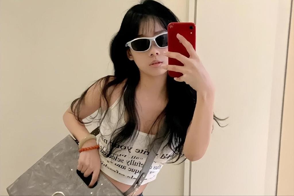 鲁照华小甜妹四张图片三种表情，真是影视圈百变女神-鲁照华视频