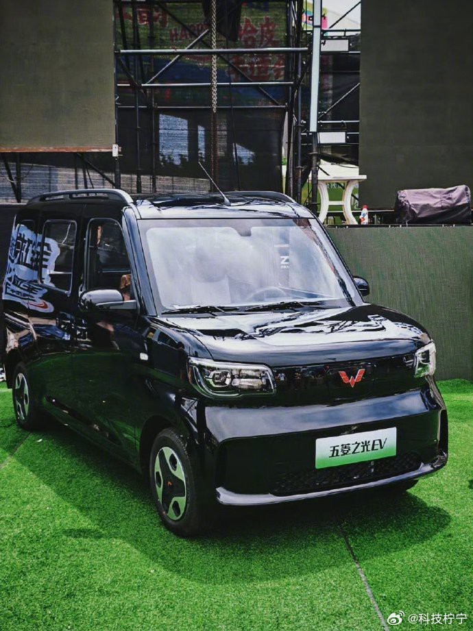 五菱之光EV上市，305km续航支持外放电改装
