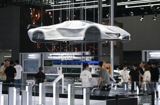 车主保费高、险企承保亏——新能源车险两难局面如何破解？