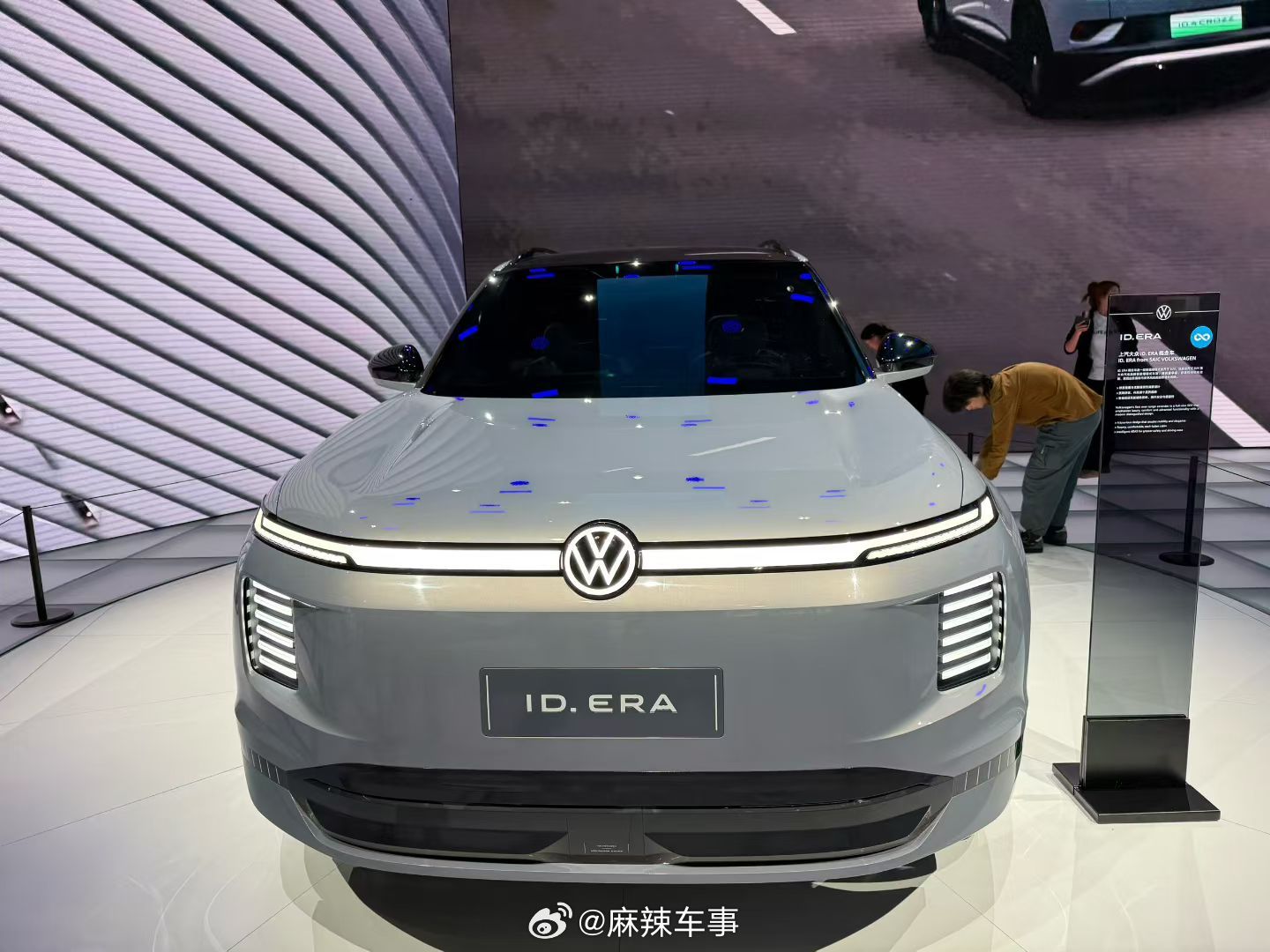 大众三款ID概念车亮相2025广州车展