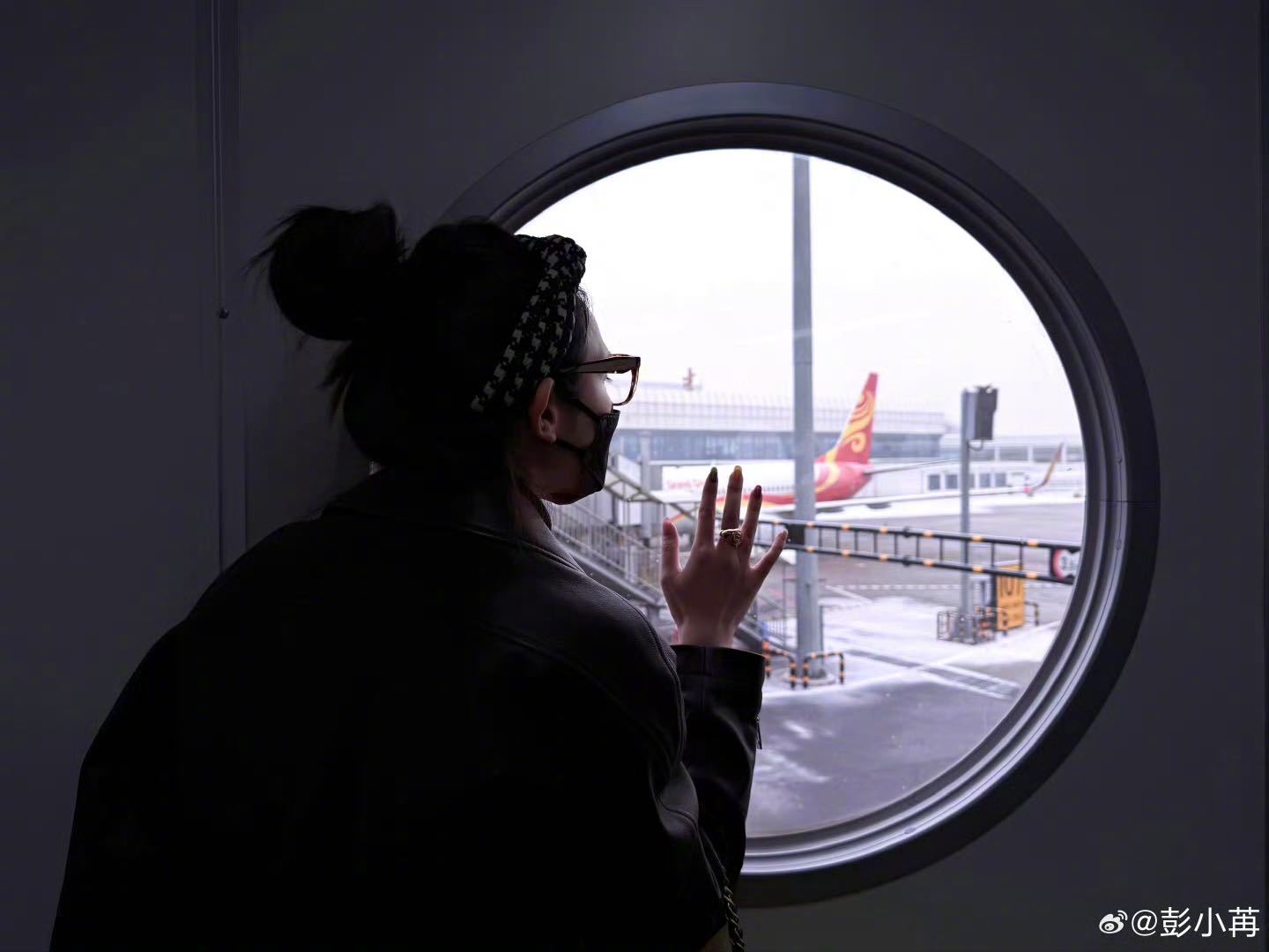 彭小苒也晒雪景照啦～落地解锁初雪真的也太浪漫了吧！