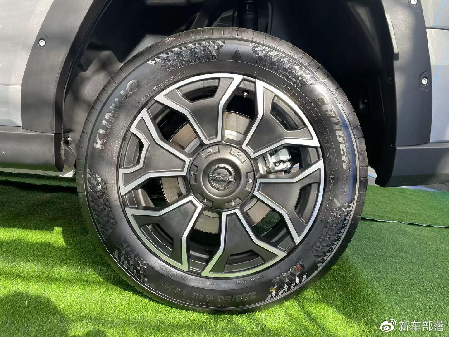 年轻人的轻越野SUV!哈弗二代大狗到店实拍,还有混动版