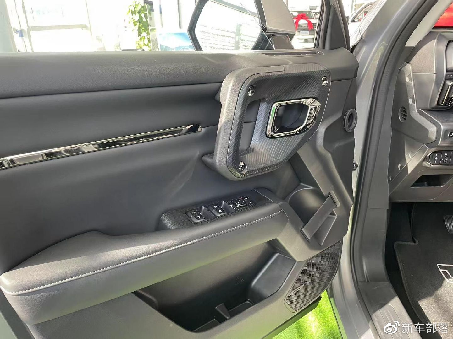 年轻人的轻越野SUV!哈弗二代大狗到店实拍,还有混动版