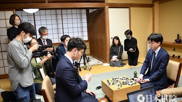 余正麒连破日本第三、第二 为关西棋院六十二年后再夺本因坊挑战权