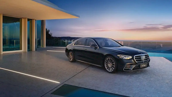 2025款奔驰S级轿车上市，售价96.26万起，树立豪华行政轿车新标杆