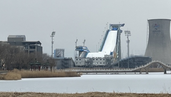 谷爱凌比赛的首钢园到底是个什么样的地方?上观带你去打卡休闲区蓝鸢梦想 - Www.slyday.coM 谷爱凌比赛的首钢园到底是个什么样的地方?上观带你去打卡休闲区蓝鸢梦想 - Www.slyday.coM