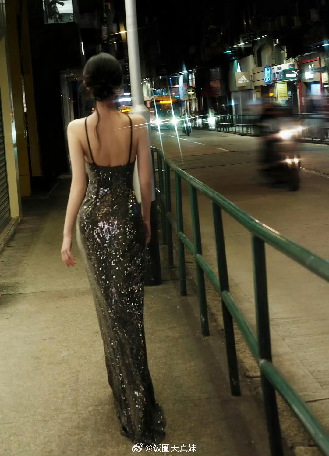 孟子义这身材好适合穿旗袍啊，突出腰线，加上身高很高还有大长腿，会很好看