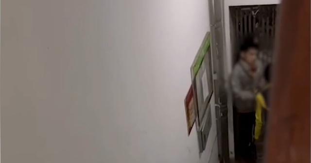 安徽一外卖员疑似朝麻辣烫内小便,小区物业发现告知业主前外卖已被吃掉,警方:以寻衅滋事对其行拘14天休闲区蓝鸢梦想 - Www.slyday.coM 安徽一外卖员疑似朝麻辣烫内小便,小区物业发现告知业主前外卖已被吃掉,警方:以寻衅滋事对其行拘14天休闲区蓝鸢梦想 - Www.slyday.coM