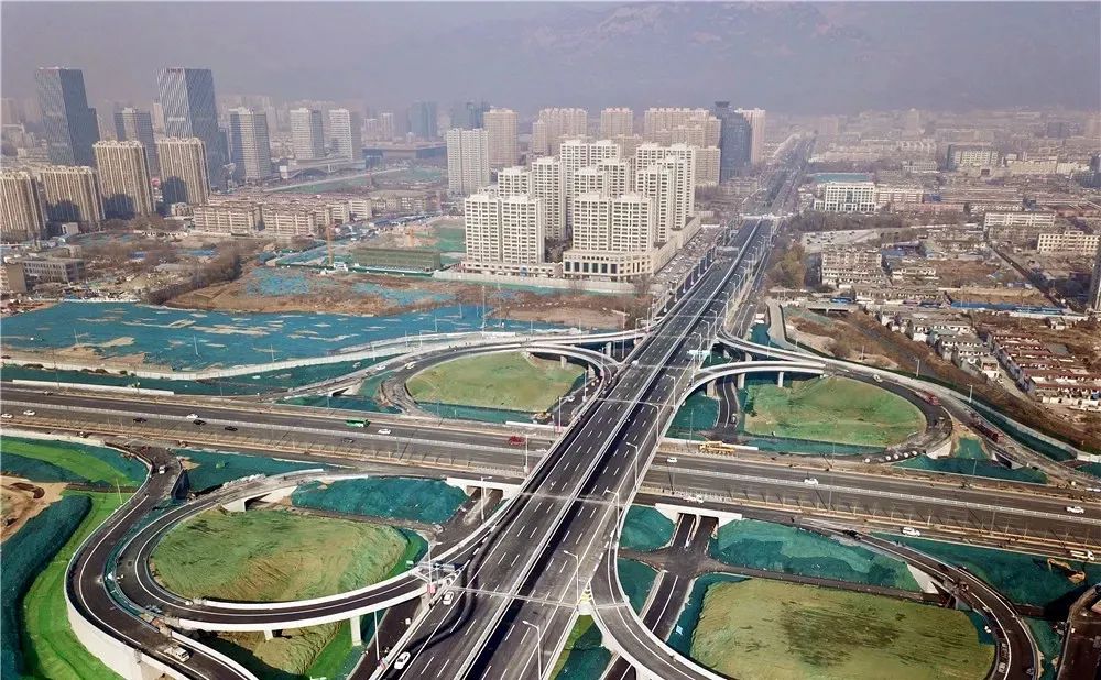 泰安市第一座高架桥迎胜路南延段正式通车，到青兰高速仅3分钟