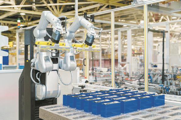 人形机器人在上汽量产线“上岗”