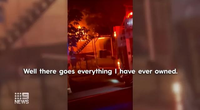 “我欠狗一条命!”澳洲大火中,一只狗狗成为英雄,千钧一发唤醒主人,一同逃离火海