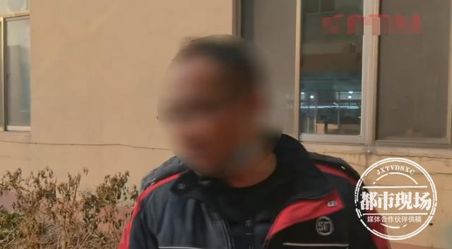 远离大货车!女子在倒车盲区打电话,遭碾压不幸身亡休闲区蓝鸢梦想 - Www.slyday.coM 远离大货车!女子在倒车盲区打电话,遭碾压不幸身亡休闲区蓝鸢梦想 - Www.slyday.coM