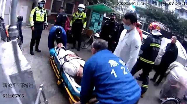 早上7点,杭州小区这一幕吓坏所有人!4楼的女子头朝下,倒挂在窗外!休闲区蓝鸢梦想 - Www.slyday.coM 早上7点,杭州小区这一幕吓坏所有人!4楼的女子头朝下,倒挂在窗外!休闲区蓝鸢梦想 - Www.slyday.coM