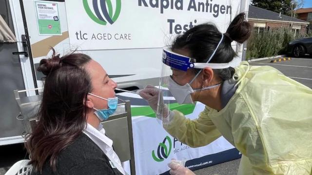 重磅!澳洲官宣:国境马上重开,与日韩旅游互通开启,新州惊现近百人确诊的超级传播,近千人为密接