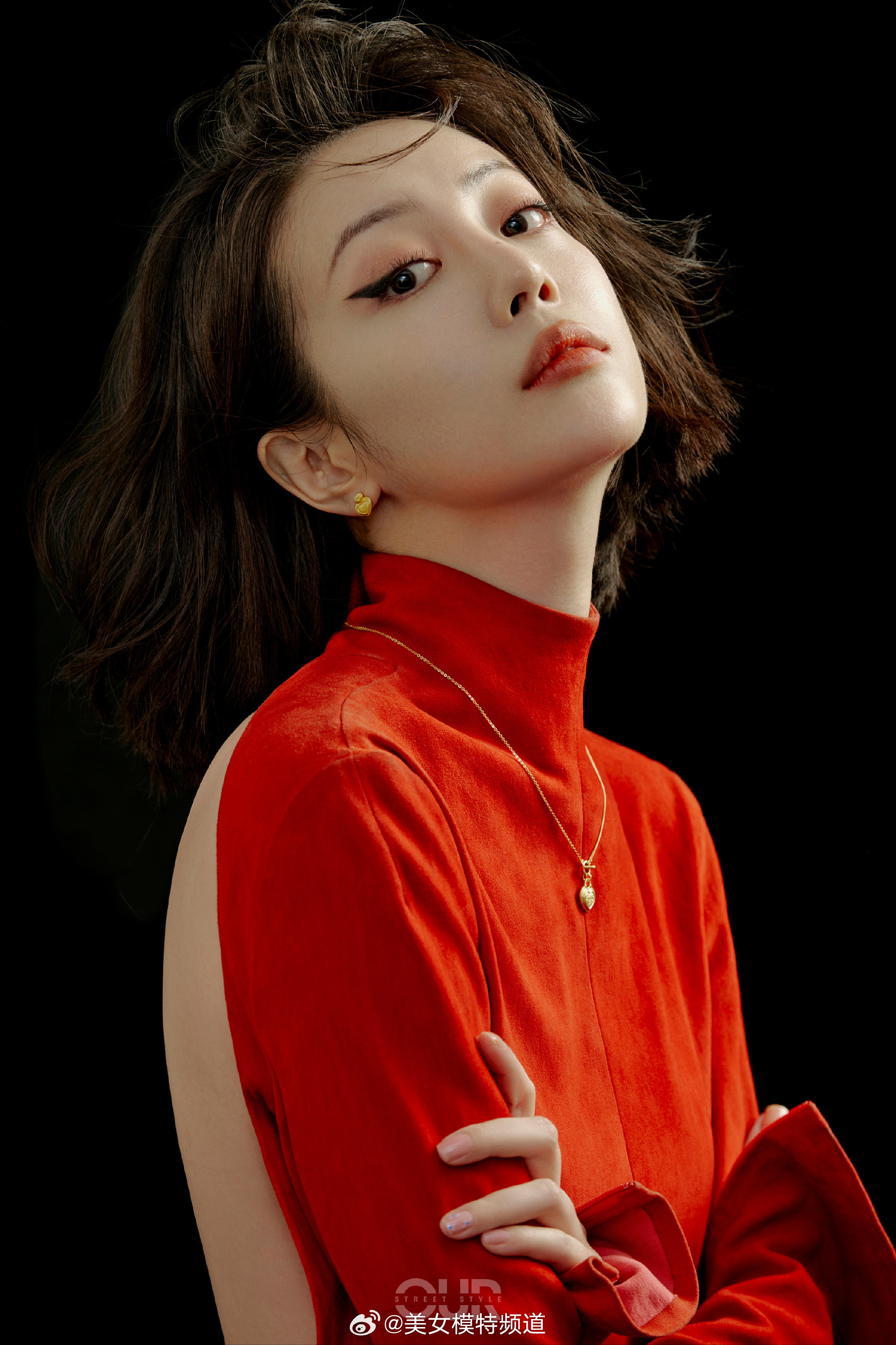 李溪芮红色连衣裙写真大片