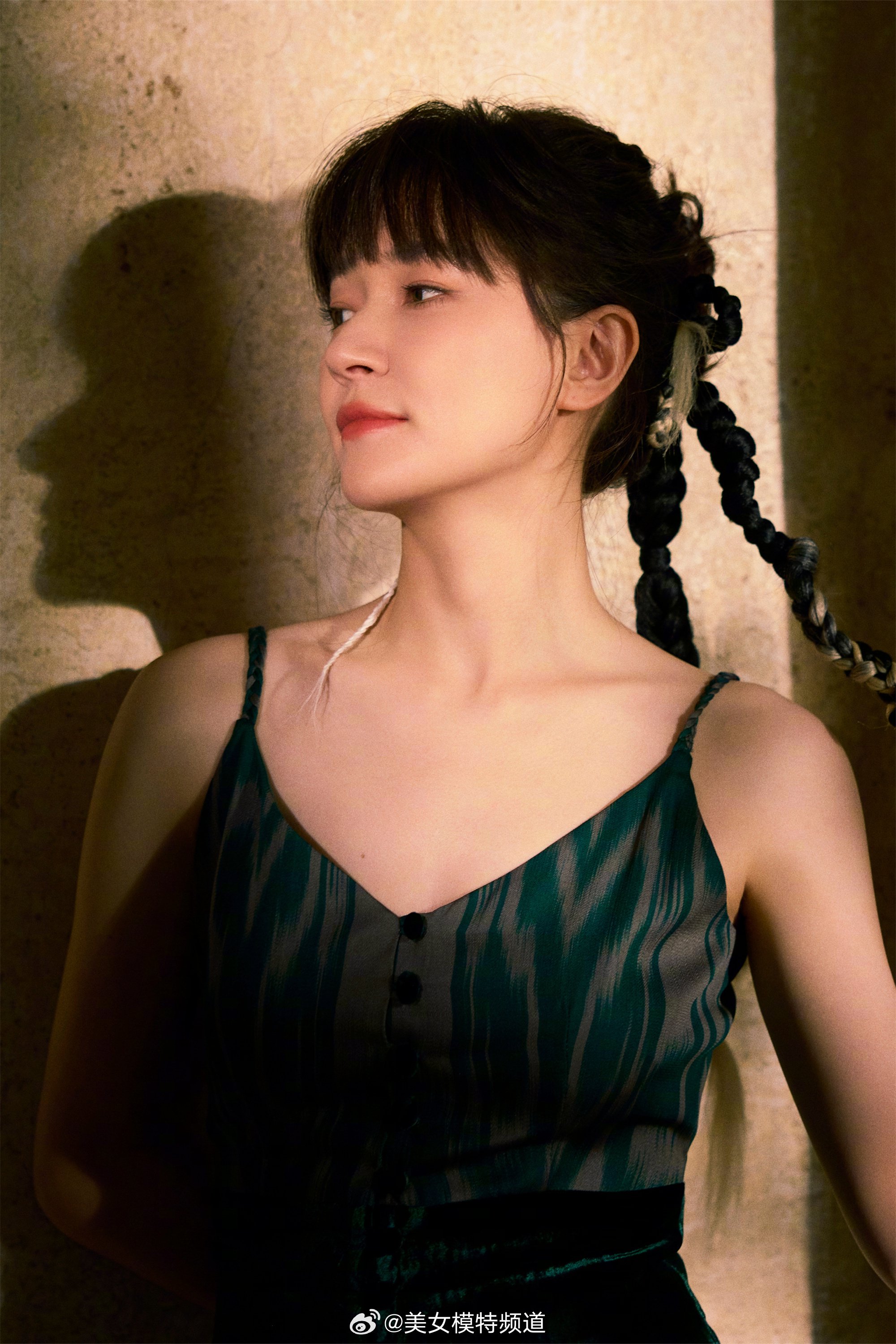 焦俊艳异域风情大片