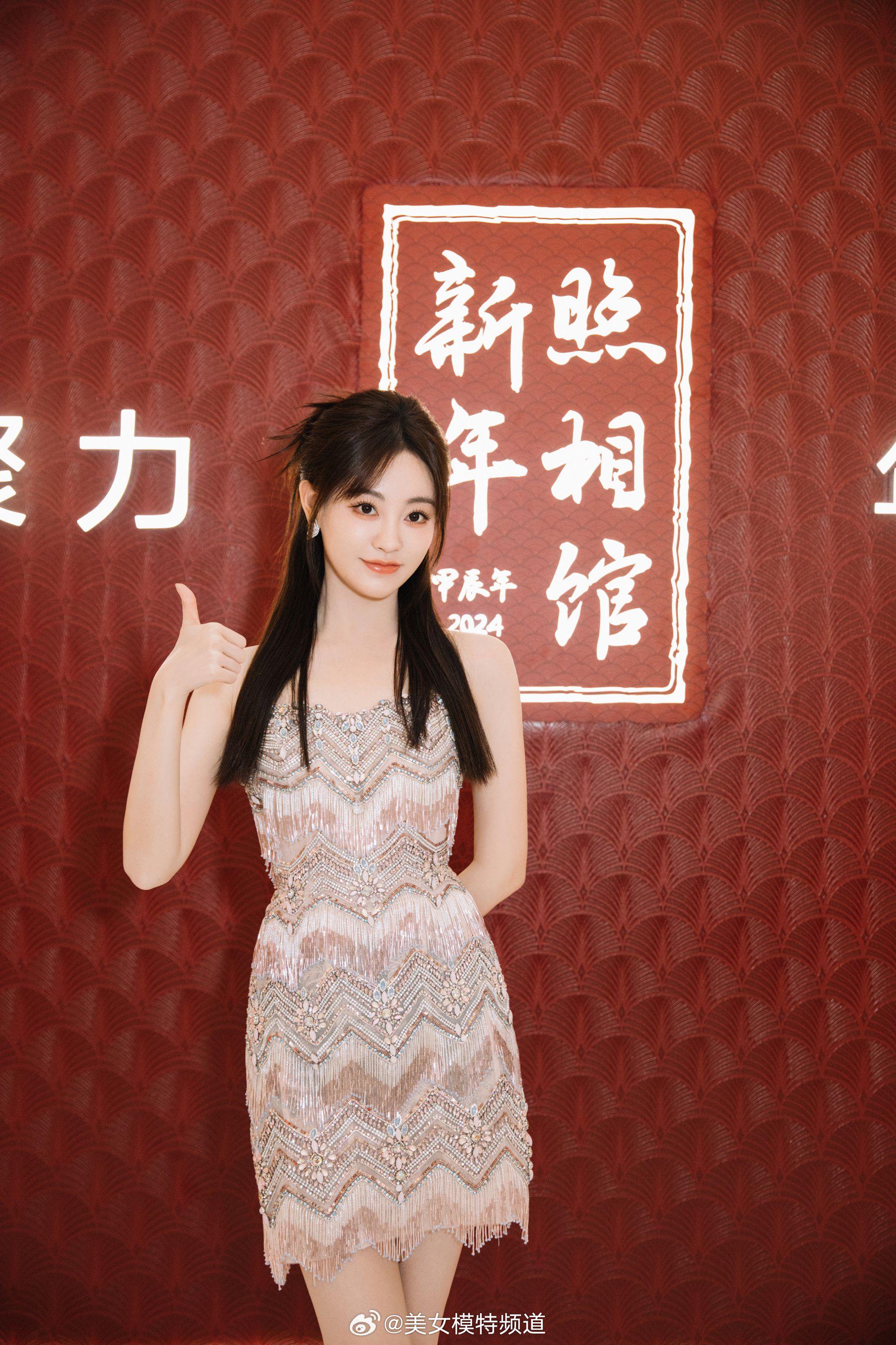 祝绪丹小龙帽甜美穿搭来袭