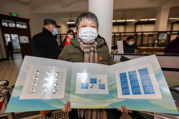 现象级顶流冰墩墩有多难买?看记者实地体验就知道了!冬奥热,排过这些长龙才懂休闲区蓝鸢梦想 - Www.slyday.coM 现象级顶流冰墩墩有多难买?看记者实地体验就知道了!冬奥热,排过这些长龙才懂休闲区蓝鸢梦想 - Www.slyday.coM