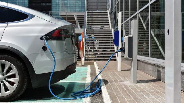 乘联会建议“同车同权”引发争议：油车拍手叫好，电车心里不爽