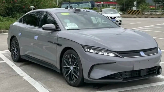2025款比亚迪汉实车曝光！首发激光雷达，灰色车漆+全新轮毂设计