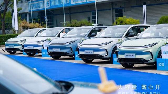 准B级空间+A级价格只是开始 极狐T1交付享专属关爱礼遇