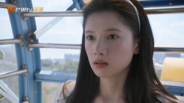 陈异跟美女坐摩天轮，两人近距离接触太暧昧，苗靖疯狂吃醋
