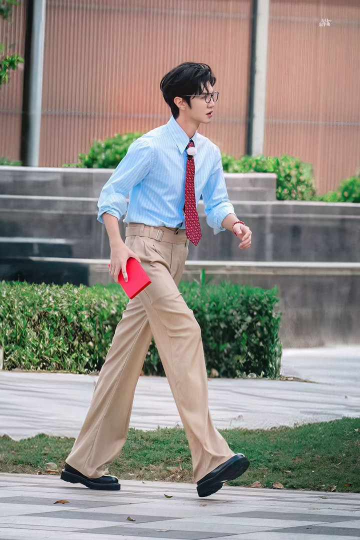 陈哲远跑男下意识摸头确认真发