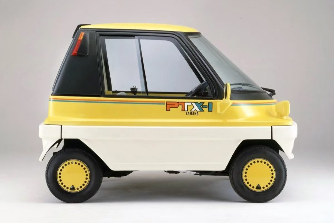 1983年，雅马哈PTX-1概念车，50cc单缸发动机，长2米宽1.2米高1.29米…