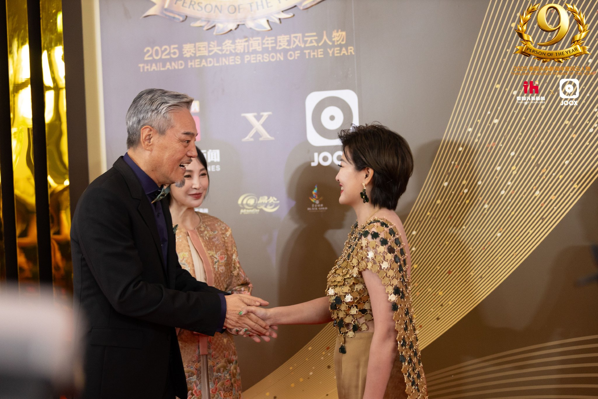 巍子亮相泰国年度风云人物红毯,曾主演《笑傲江湖》等经典作品