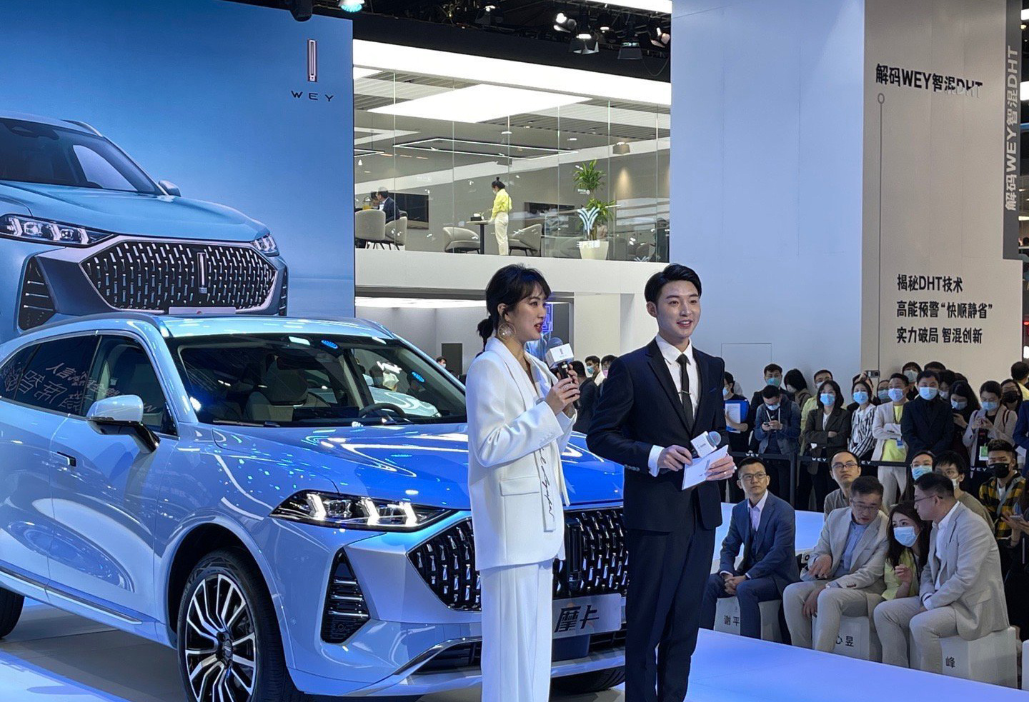 姚安娜的车展生图来了，你们觉得这个颜值能打几分？