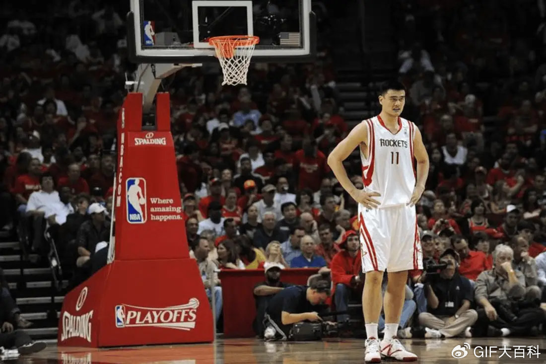 NBA中国赛会见众多老友，姚明45岁满退休金，可每年领取约16.4万