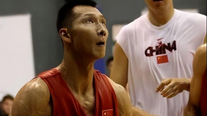 直到我看完这5张照片，才明白 为何说易建联天赋是50年一遇