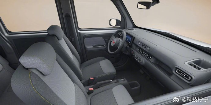 五菱之光EV上市，305公里续航售5.78万