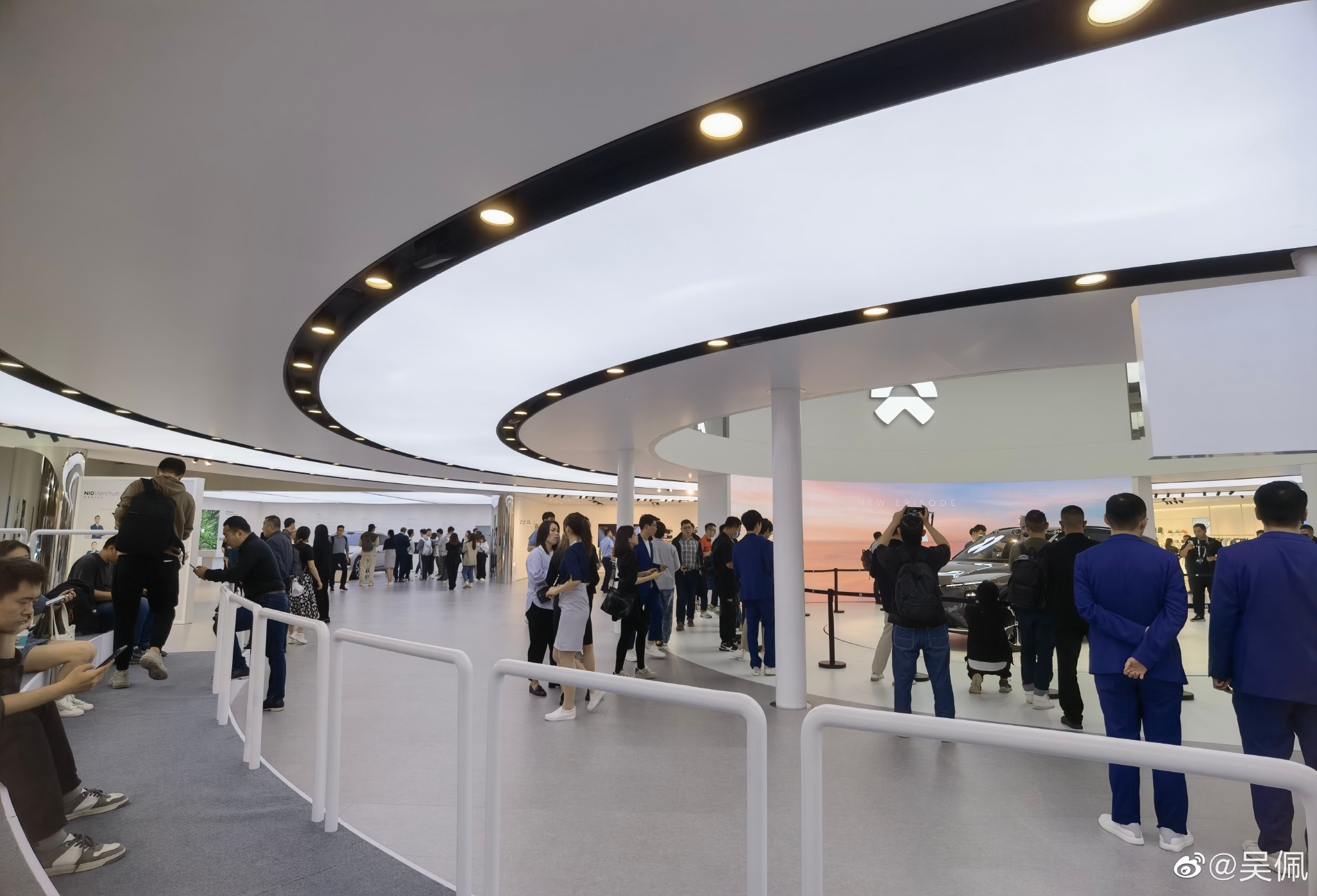 确实人多车多，车展热热闹闹真挺好的……