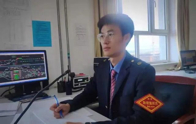 这些踏实勤奋又帅气的铁路小哥千万别错过!休闲区蓝鸢梦想 - Www.slyday.coM 这些踏实勤奋又帅气的铁路小哥千万别错过!休闲区蓝鸢梦想 - Www.slyday.coM