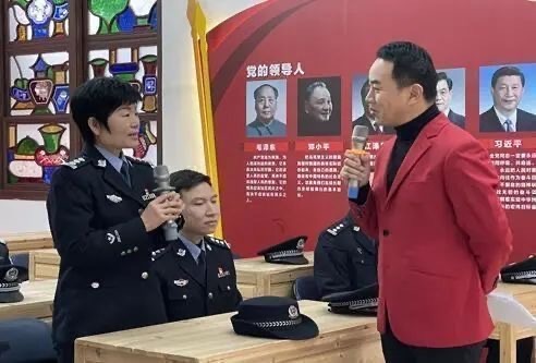 《红讲台》献礼首个中国人民警察节:金色盾牌,红色使命!休闲区蓝鸢梦想 - Www.slyday.coM 《红讲台》献礼首个中国人民警察节:金色盾牌,红色使命!休闲区蓝鸢梦想 - Www.slyday.coM