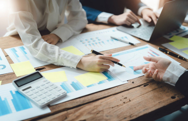 最拥挤毕业季:00后忙着给简历“化妆”,修改师生意爆火月入三万休闲区蓝鸢梦想 - Www.slyday.coM 最拥挤毕业季:00后忙着给简历“化妆”,修改师生意爆火月入三万休闲区蓝鸢梦想 - Www.slyday.coM