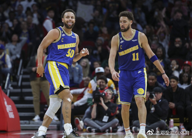 詹娜现身场边观战